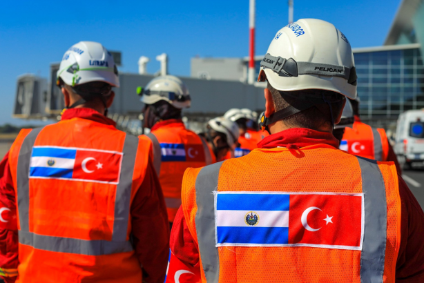 Foto - Helal olsun! Osmanlı torunu Nayip Bukele'den Türkiye kararı