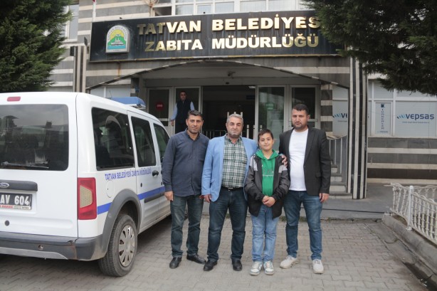 Foto - Helal olsun sana! 10 yaşındaki çocuktan adamlık dersi
