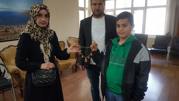 Foto - Helal olsun sana! 10 yaşındaki çocuktan adamlık dersi