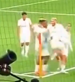 Helal olsun sana Kerem Aktürkoğlu! LGBT bayrağına işte böyle vurdu...