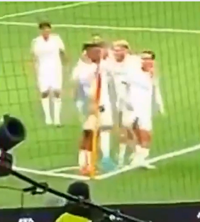 Foto - Helal olsun sana Kerem Aktürkoğlu! LGBT bayrağına işte böyle vurdu...