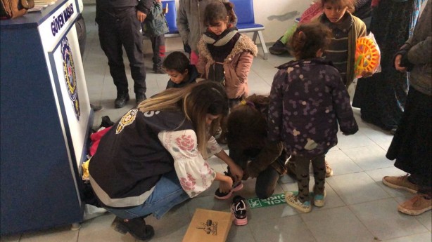 Foto - Helal olsun Türk polisine! Sözde medeni Avrupa'ya insanlık dersi 