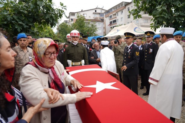 Foto - Helikopter kazası şehidi son yolculuğuna uğurlanıyor
