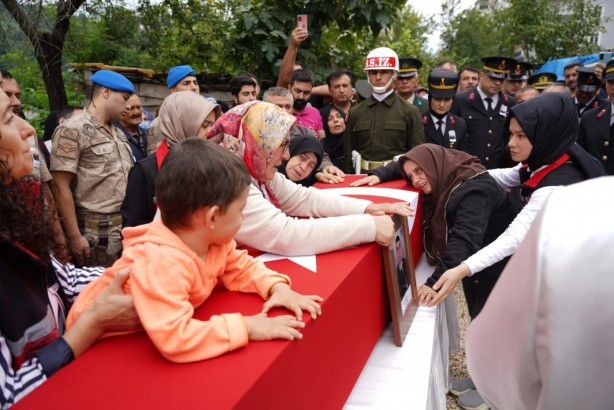 Foto - Helikopter kazası şehidi son yolculuğuna uğurlanıyor