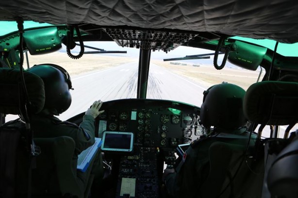 Foto - Helikoptere el sallayıp aracını kurtardı! Yer: Çorum