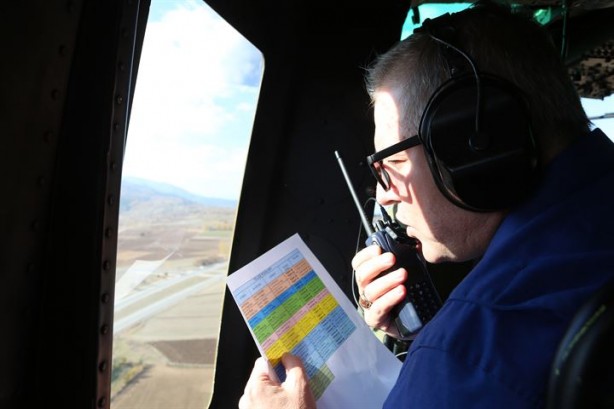Foto - Helikoptere el sallayıp aracını kurtardı! Yer: Çorum