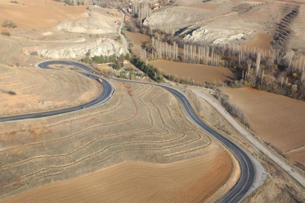 Foto - Helikoptere el sallayıp aracını kurtardı! Yer: Çorum