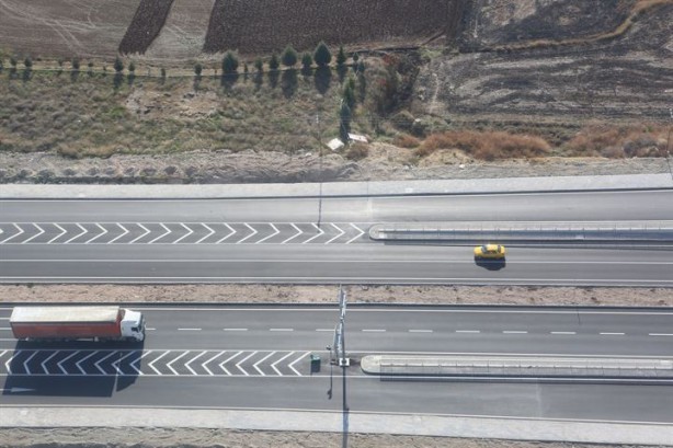 Helikoptere el sallayıp aracını kurtardı! Yer: Çorum
