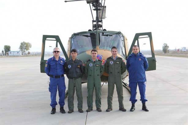 Foto - Helikoptere el sallayıp aracını kurtardı! Yer: Çorum