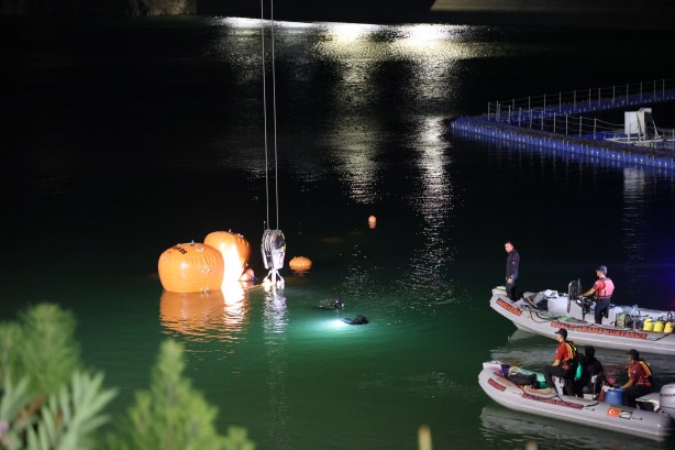 Foto - Helikopterin enkazı JAK ve SAK Timleri tarafından başarıyla çıkarıldı