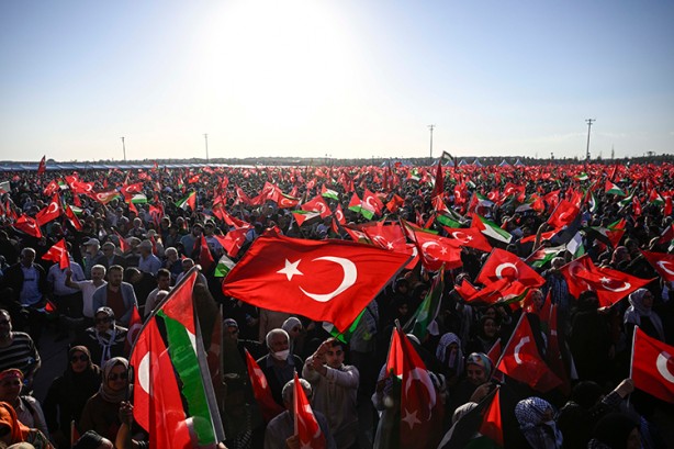 Foto - Hem ayranı dökülmesin hem yoğurdu ekşimesin isteyen Yeniden Refahçılar şok olacak! Helal olsun sana bacım