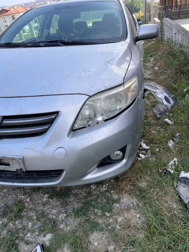 Foto - Hem cana hem mala zarar veriyorlar! Sokak köpekleri aracın tamponunu parçaladı