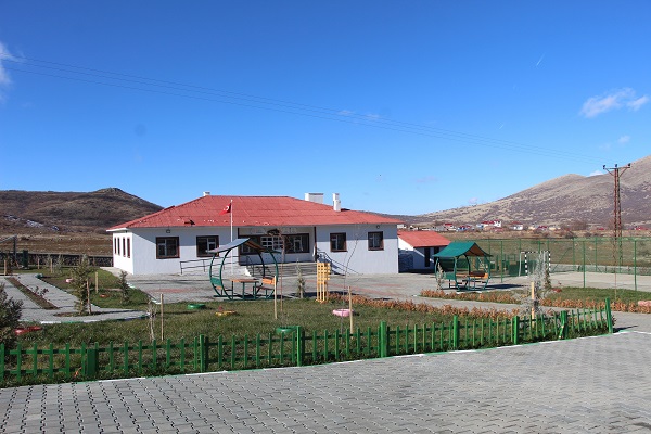 Foto - Hem çocuklar hem de kadınların yüzü güldü! Eski köy okulu gelir kapısı oldu