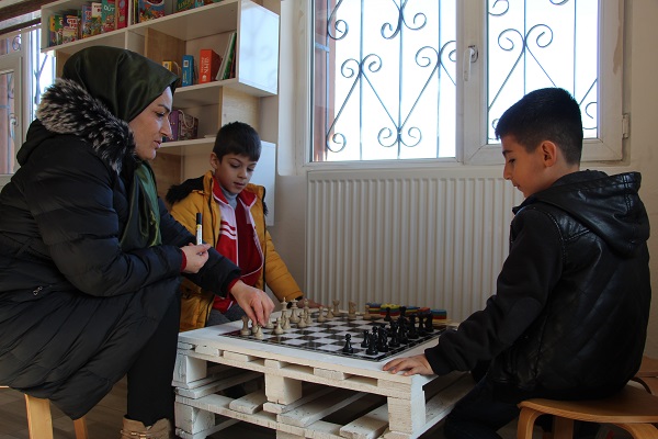 Foto - Hem çocuklar hem de kadınların yüzü güldü! Eski köy okulu gelir kapısı oldu