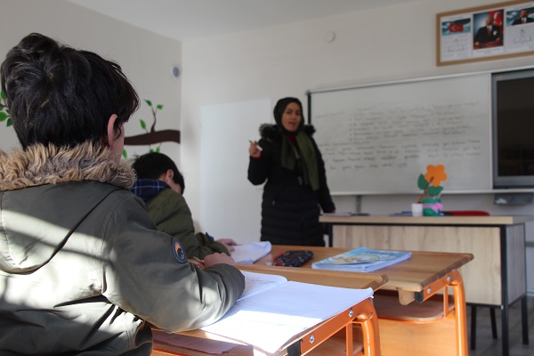 Foto - Hem çocuklar hem de kadınların yüzü güldü! Eski köy okulu gelir kapısı oldu