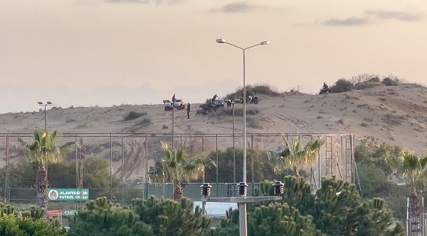 Foto - Hem doğaya hem tarihe zarar veriyorlar