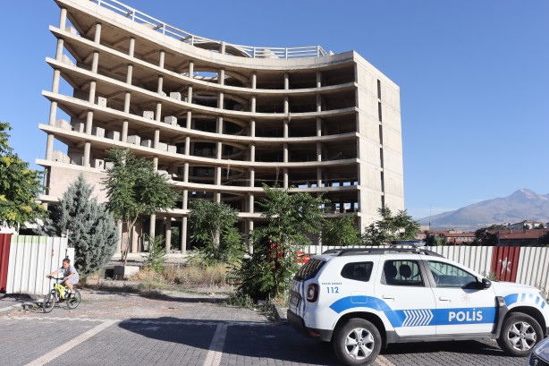 Hem hırsızlık yaptı hem cezaevine gireceğini öğrenince intihara kalkıştı!