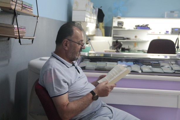 Foto - Hem indirim hem de… Böyle telefon tamircisi görmediniz