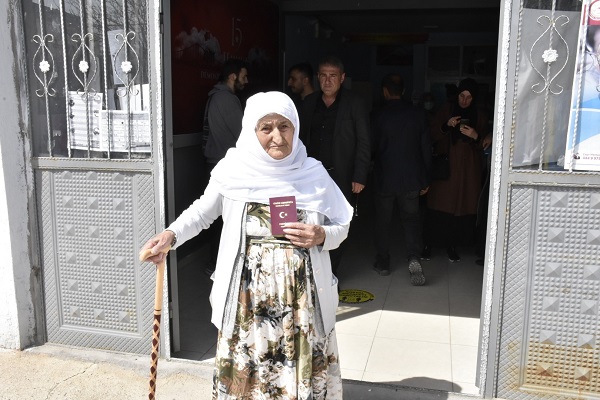 Foto - Hem İspanyol gribini hem de Covid-19'u yendi! 106 yaşındaki Emine Nine gençlere örnek oldu