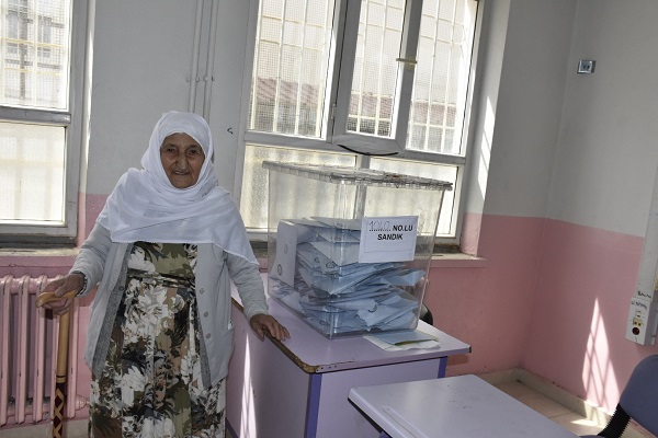 Foto - Hem İspanyol gribini hem de Covid-19'u yendi! 106 yaşındaki Emine Nine gençlere örnek oldu