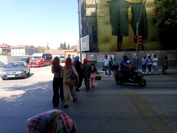 Foto - Hem kendilerini hem trafiği böyle tehlikeye atıyorlar