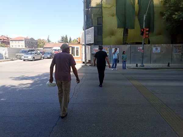 Foto - Hem kendilerini hem trafiği böyle tehlikeye atıyorlar