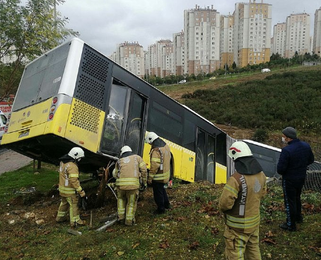 Foto - Hem yanıyor hem soyuluyor! Adrese teslim ihaleler İETT'yi çökertti