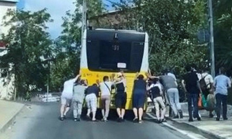 Foto - Hem yanıyor hem soyuluyor! Adrese teslim ihaleler İETT'yi çökertti