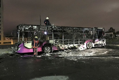 Foto - Hem yanıyor hem soyuluyor! Adrese teslim ihaleler İETT'yi çökertti