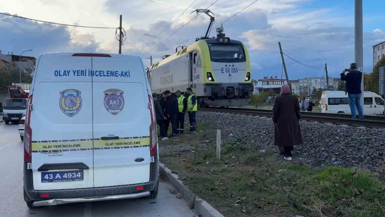 Foto - Hemzemin geçitte ölüm: Trenin çarptığı genç kurtarılamadı