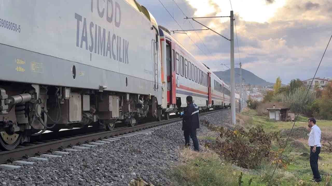 Foto - Hemzemin geçitte ölüm: Trenin çarptığı genç kurtarılamadı