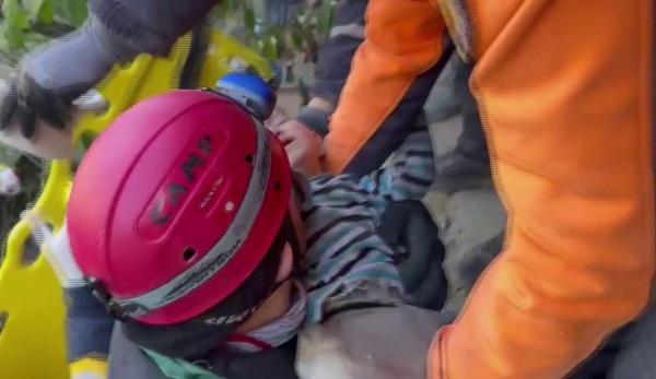 Foto - Henüz 2 yaşında! 79 saatlik mücadeleyi kazandı