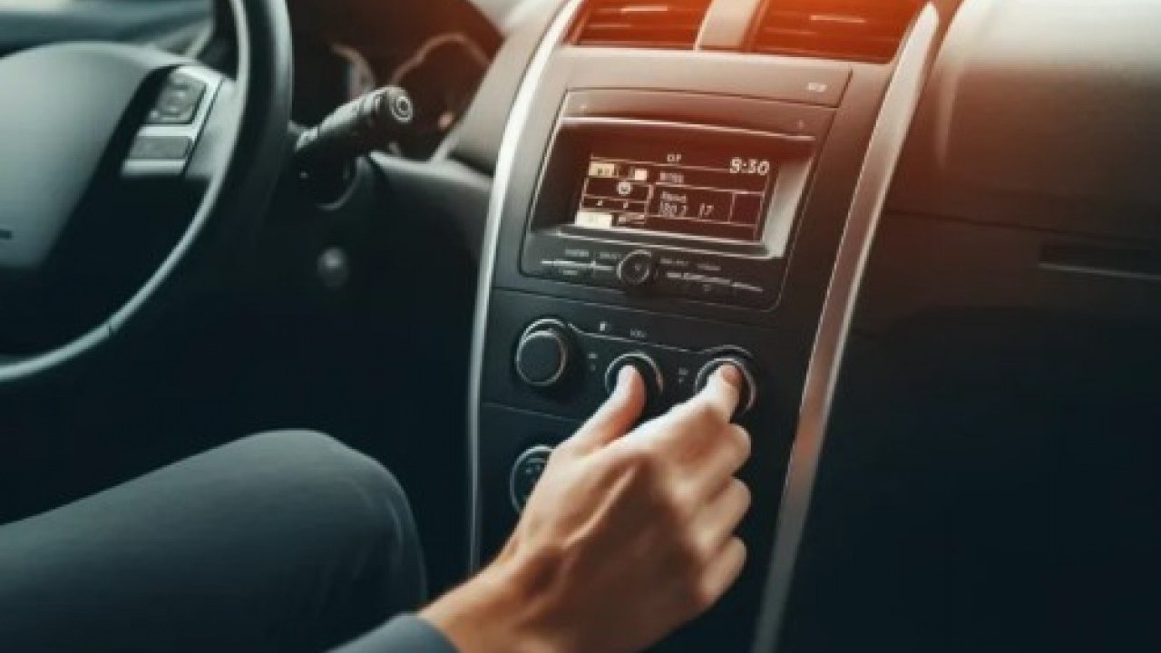 Foto - Hepimizin sabah düştüğü hata!: Direksiyon başında bunu sakın yapmayın!