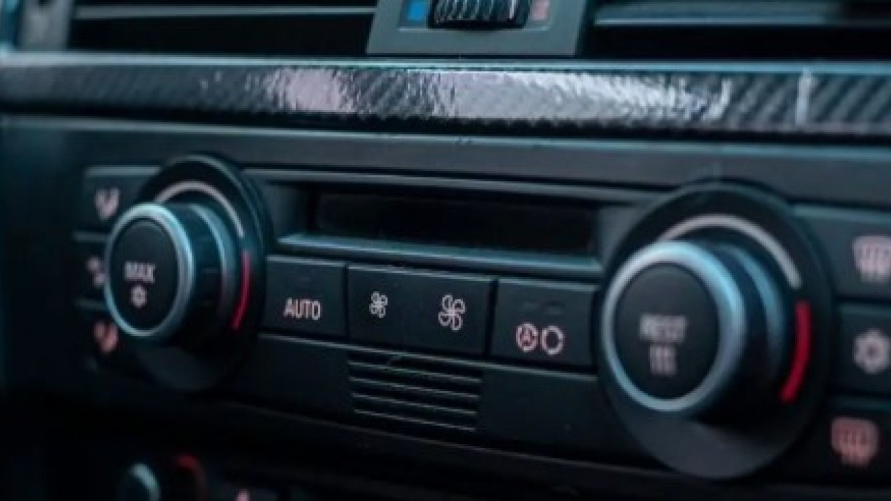 Foto - Hepimizin sabah düştüğü hata!: Direksiyon başında bunu sakın yapmayın!