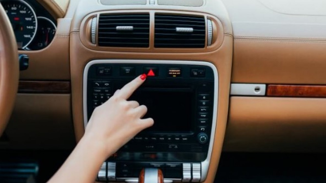 Foto - Hepimizin sabah düştüğü hata!: Direksiyon başında bunu sakın yapmayın!