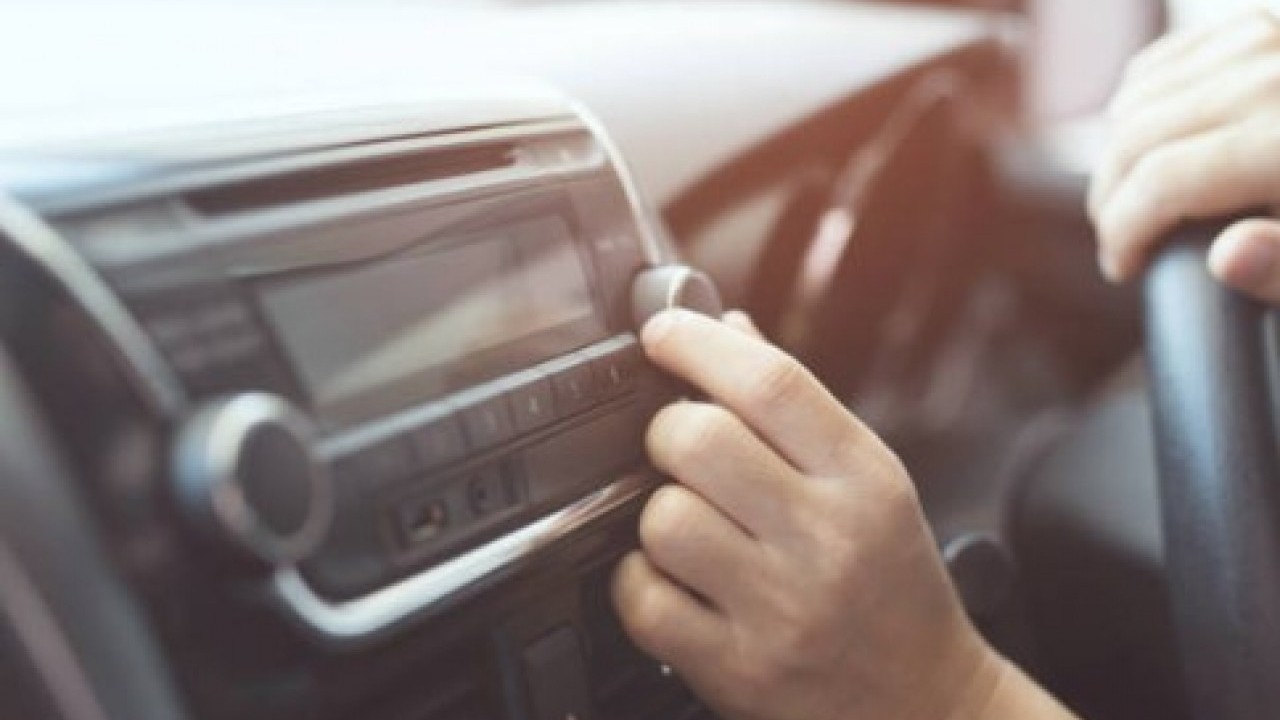 Foto - Hepimizin sabah düştüğü hata!: Direksiyon başında bunu sakın yapmayın!