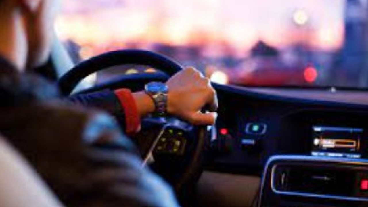 Foto - Hepimizin sabah düştüğü hata!: Direksiyon başında bunu sakın yapmayın!