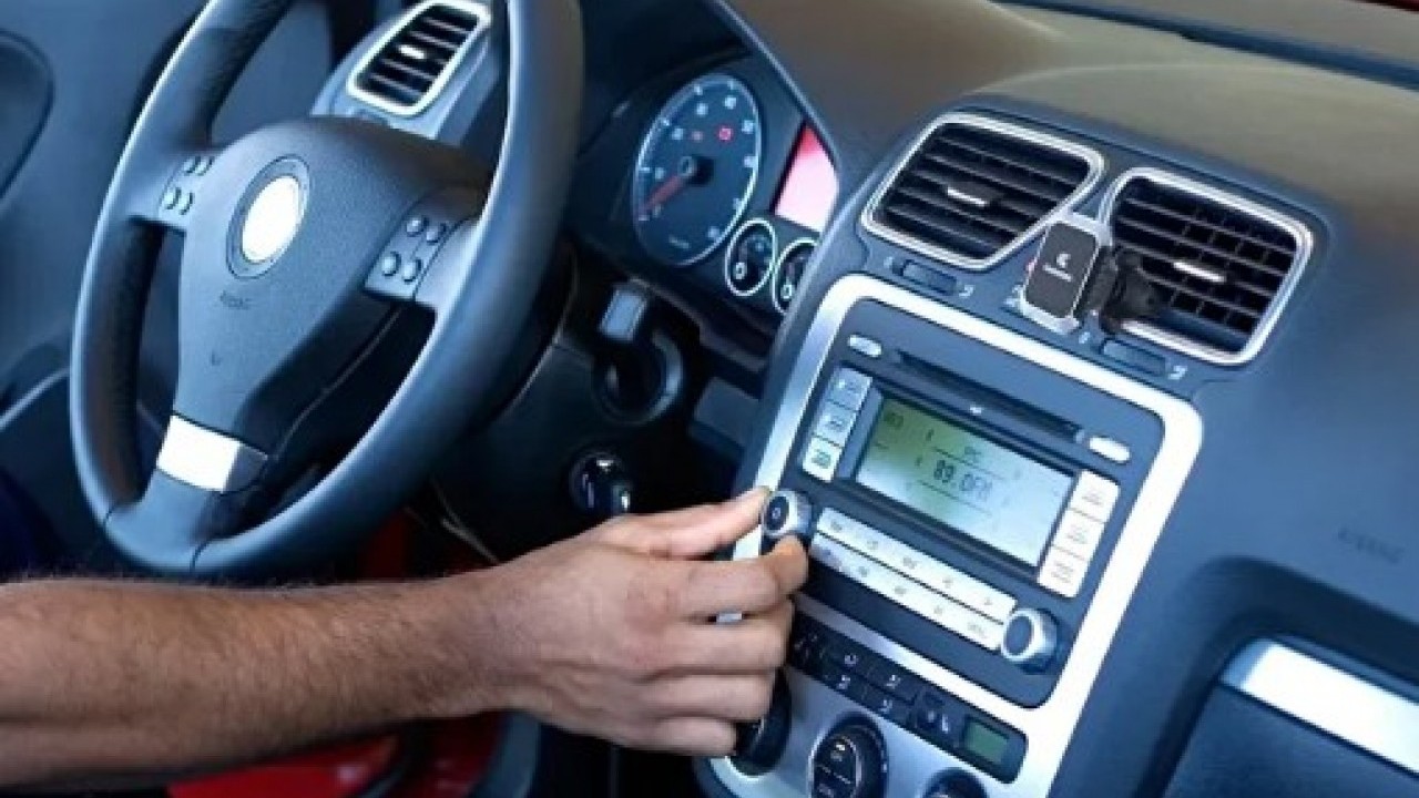 Hepimizin sabah düştüğü hata!: Direksiyon başında bunu sakın yapmayın!