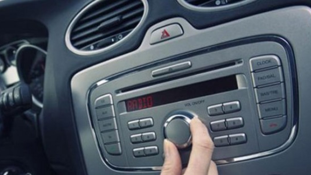 Foto - Hepimizin sabah düştüğü hata!: Direksiyon başında bunu sakın yapmayın!