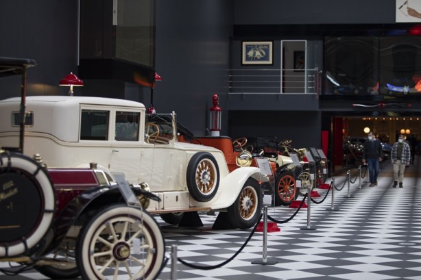 Hepsi birbirinden ilginç Bu otomobiller sokakta yok