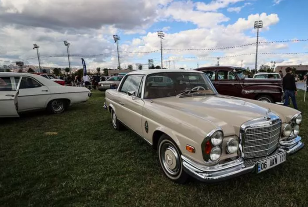 Foto - Hepsi birbirinden ilginç! Otomobil tutkunları bakmaya doymuyor