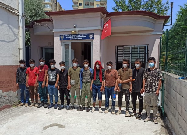 Foto - Hepsi otobüsün bagajında yakalandı! 2 şoför gözaltında