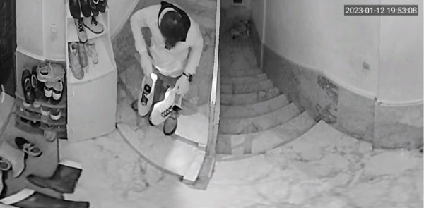 Hepsini tek tek kokladı | Hırsızdaki cesarete bakın!