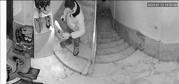 Foto - Hepsini tek tek kokladı | Hırsızdaki cesarete bakın!