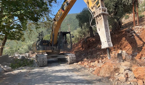 Foto - Her biri 50 ton! Deprem anında bu kayalar yollara düştü