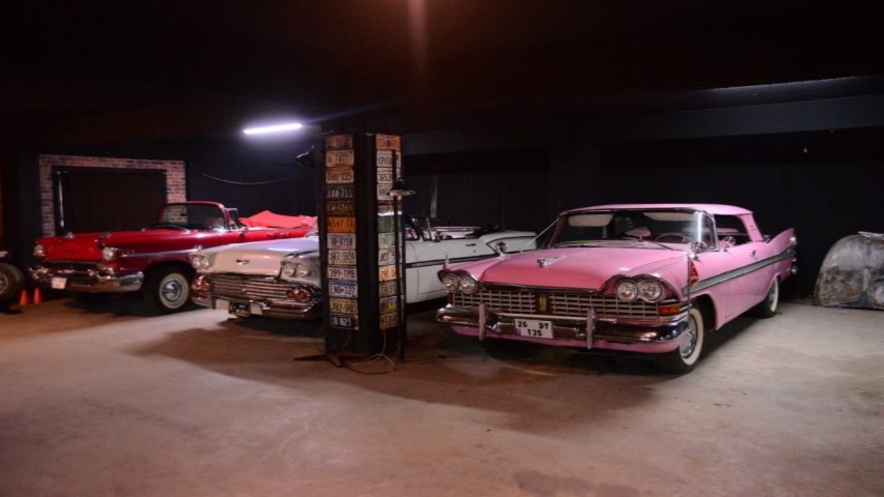 Foto - Her biri servet değerinde... 30 yıl yaşadığı ABD’den döndü, 12’sini yanında getirdi! 4 katlı evinin birinci katında saklıyor