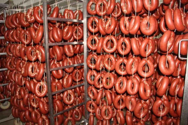 Her eve giriyordu! Türkiye'nin ünlü sucuk markasına soruşturma