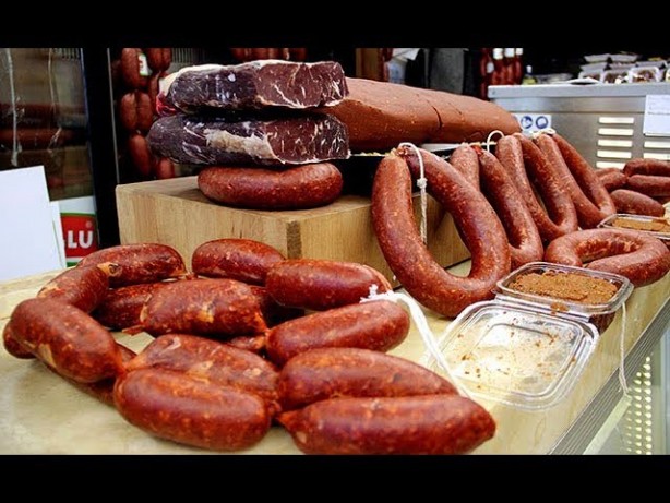 Foto - Her eve giriyordu! Türkiye'nin ünlü sucuk markasına soruşturma