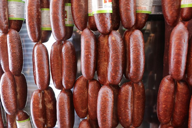 Foto - Her eve giriyordu! Türkiye'nin ünlü sucuk markasına soruşturma