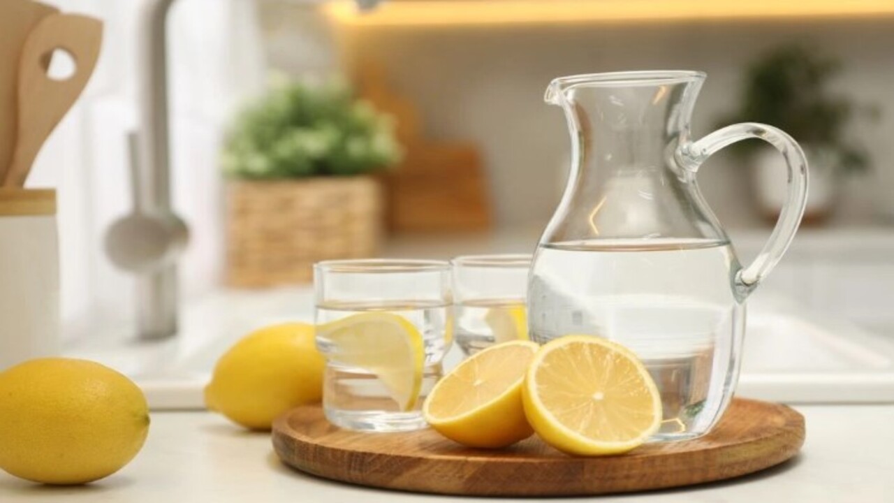 Foto - Her gece bir bardak için! Limonlu suyun faydalarını duyan şaşırıyor